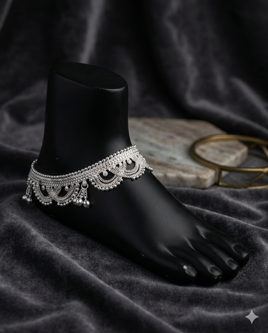 Silver-Plated Bridal Payal – Scallop Lace Anklet with Ghungroo