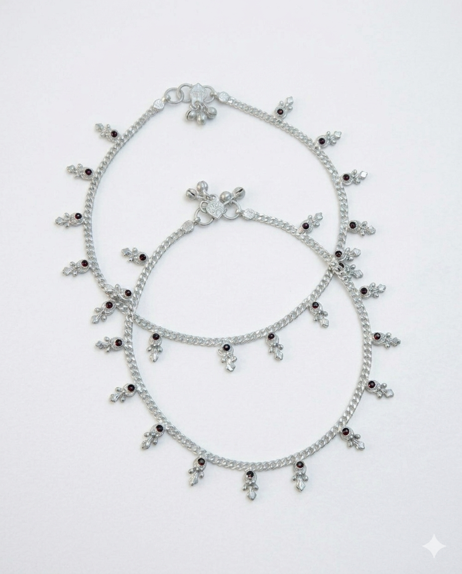Silver-Plated Charm Payal – Metal Alloy Anklet with Black Stone & Ghungroo
