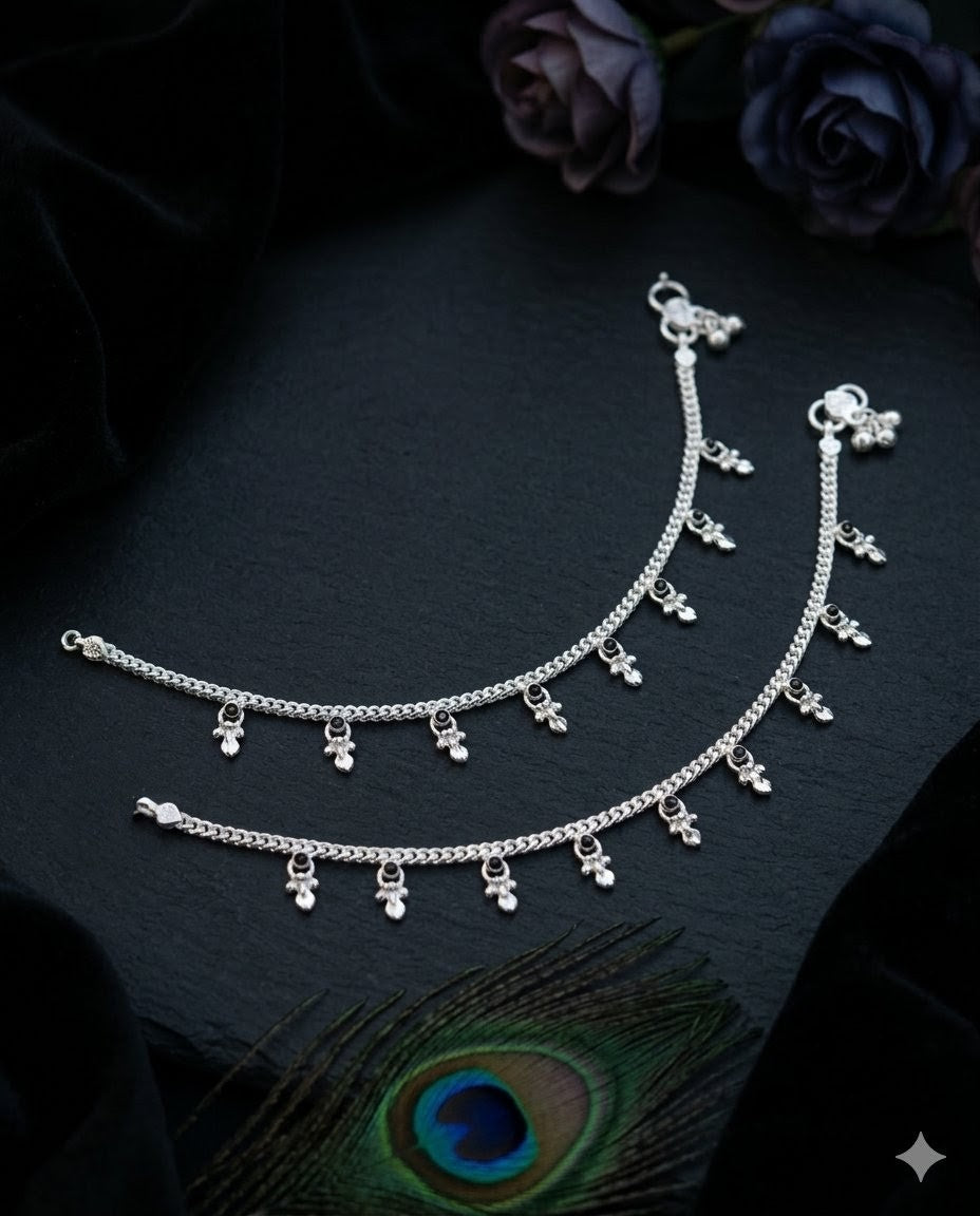 Silver-Plated Charm Payal – Metal Alloy Anklet with Black Stone & Ghungroo